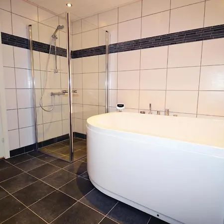 Beautiful Home In Vaeggerlose With Wifi *