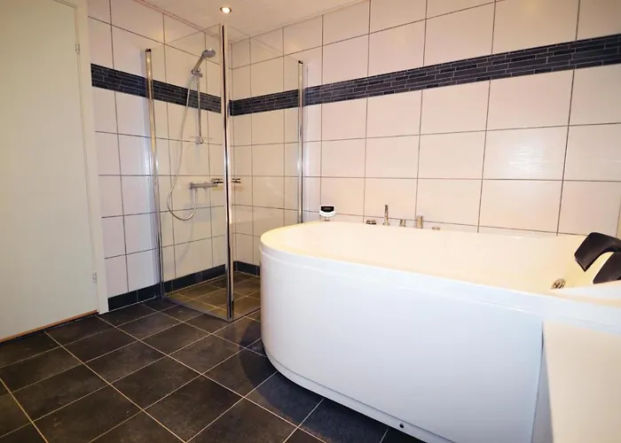 Vaeggerlose 28 With Hot Tub *