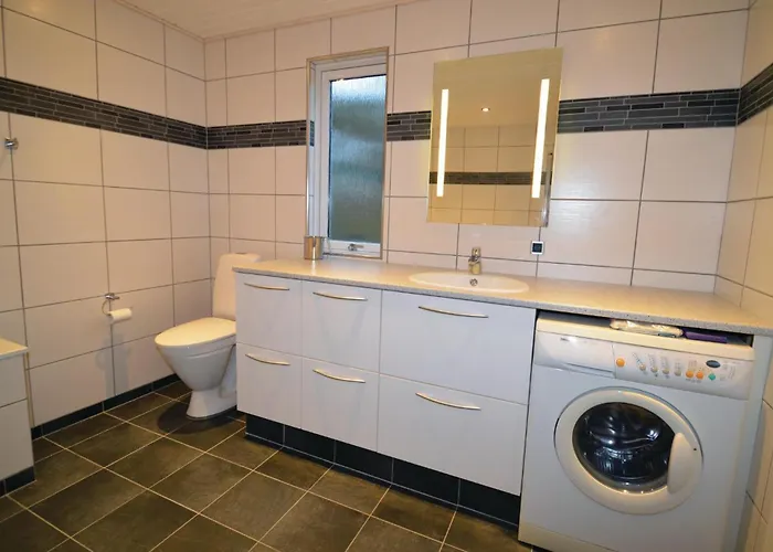 Vaeggerlose 28 With Hot Tub Bøtø By